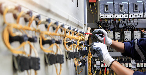 Professional Electrician technician working in Melbourne, AR